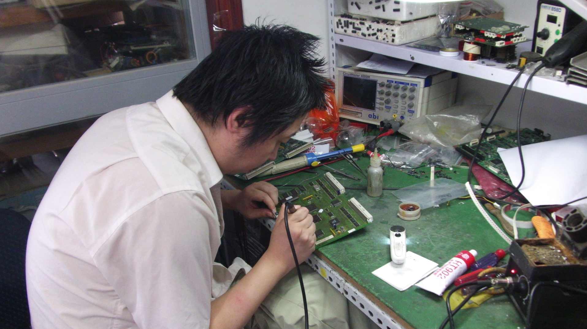 《显示器维修范例大全》芯片级维修工程师视频